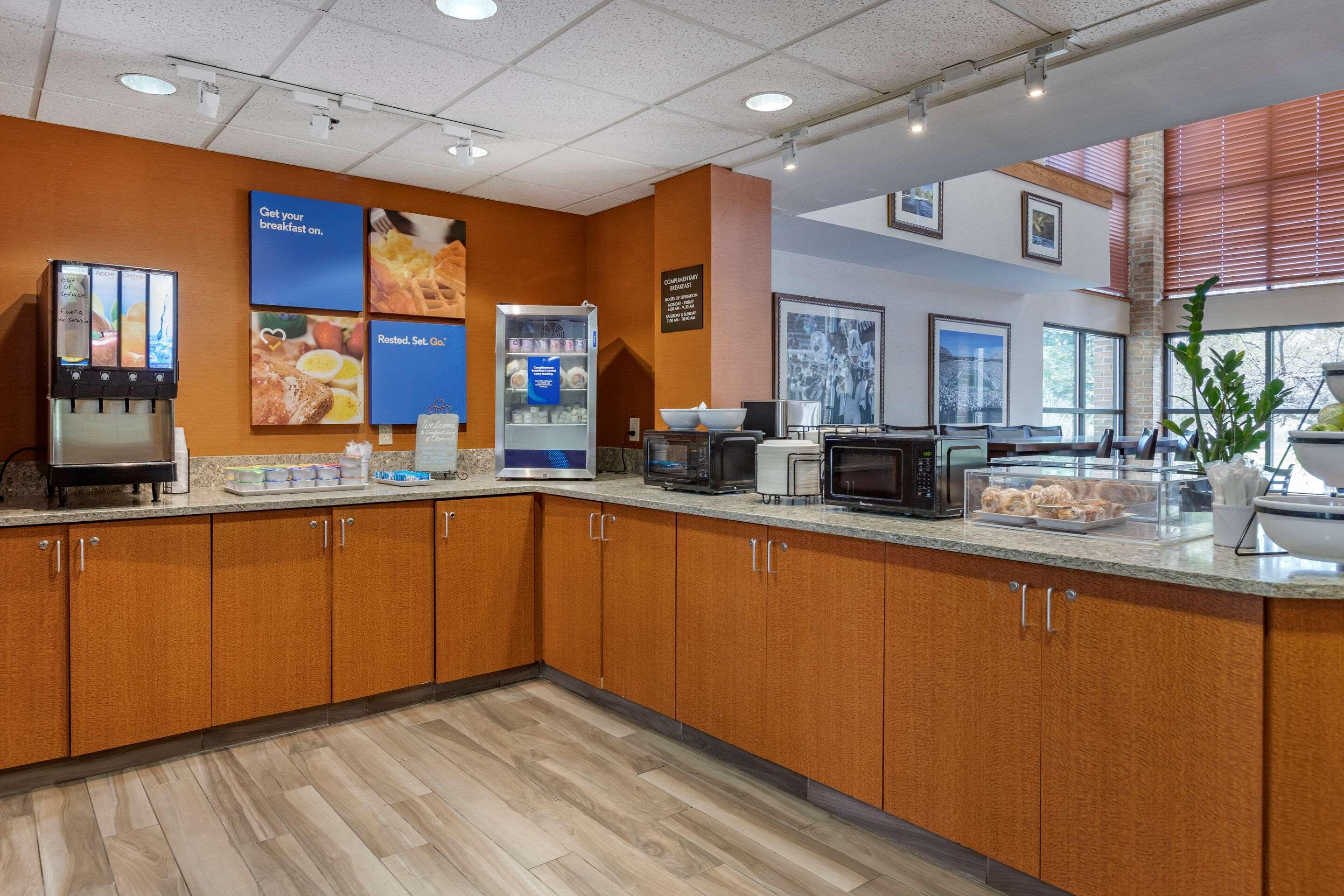 Comfort Inn Okemos - East Lansing Екстериор снимка