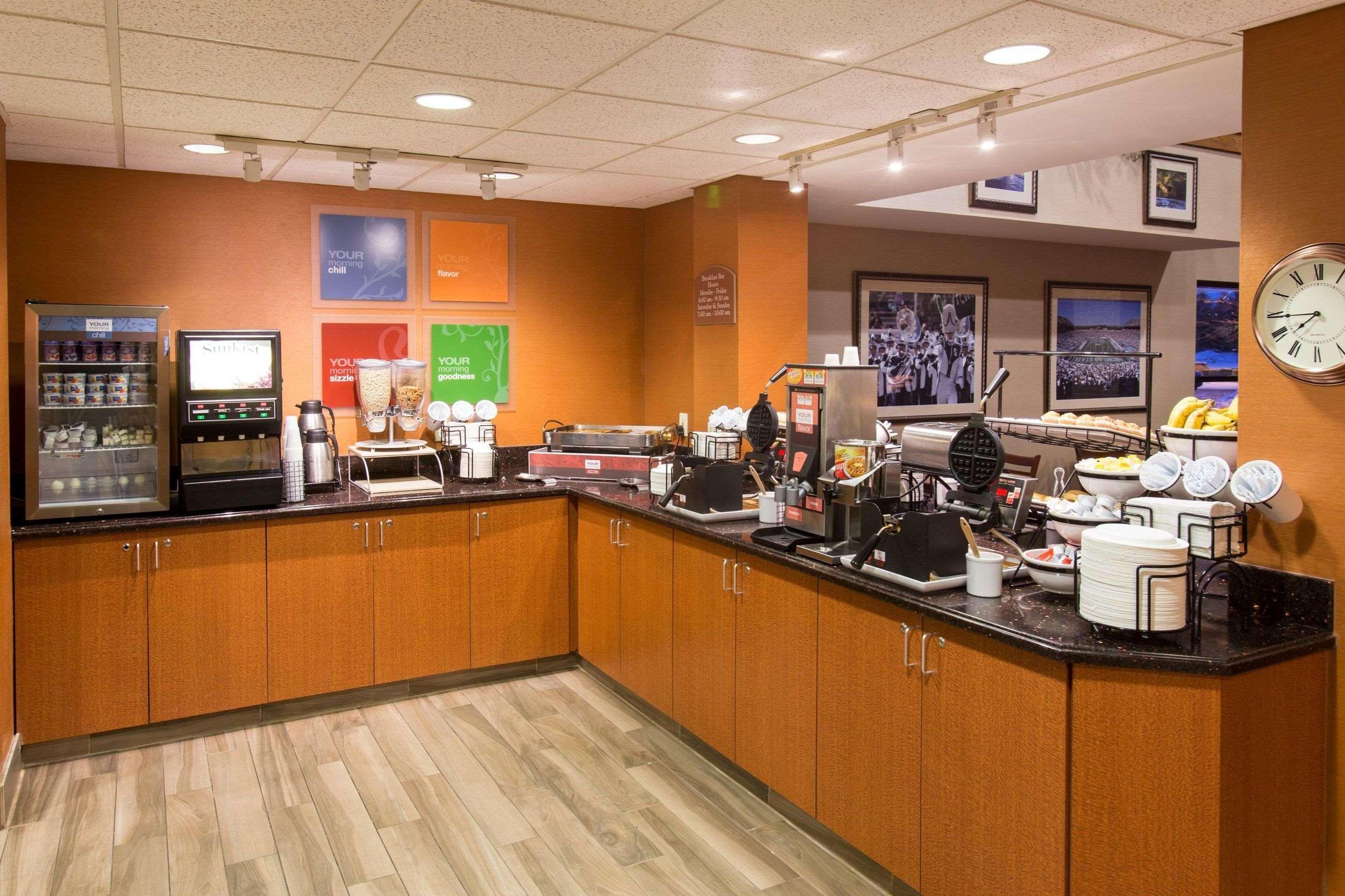 Comfort Inn Okemos - East Lansing Екстериор снимка