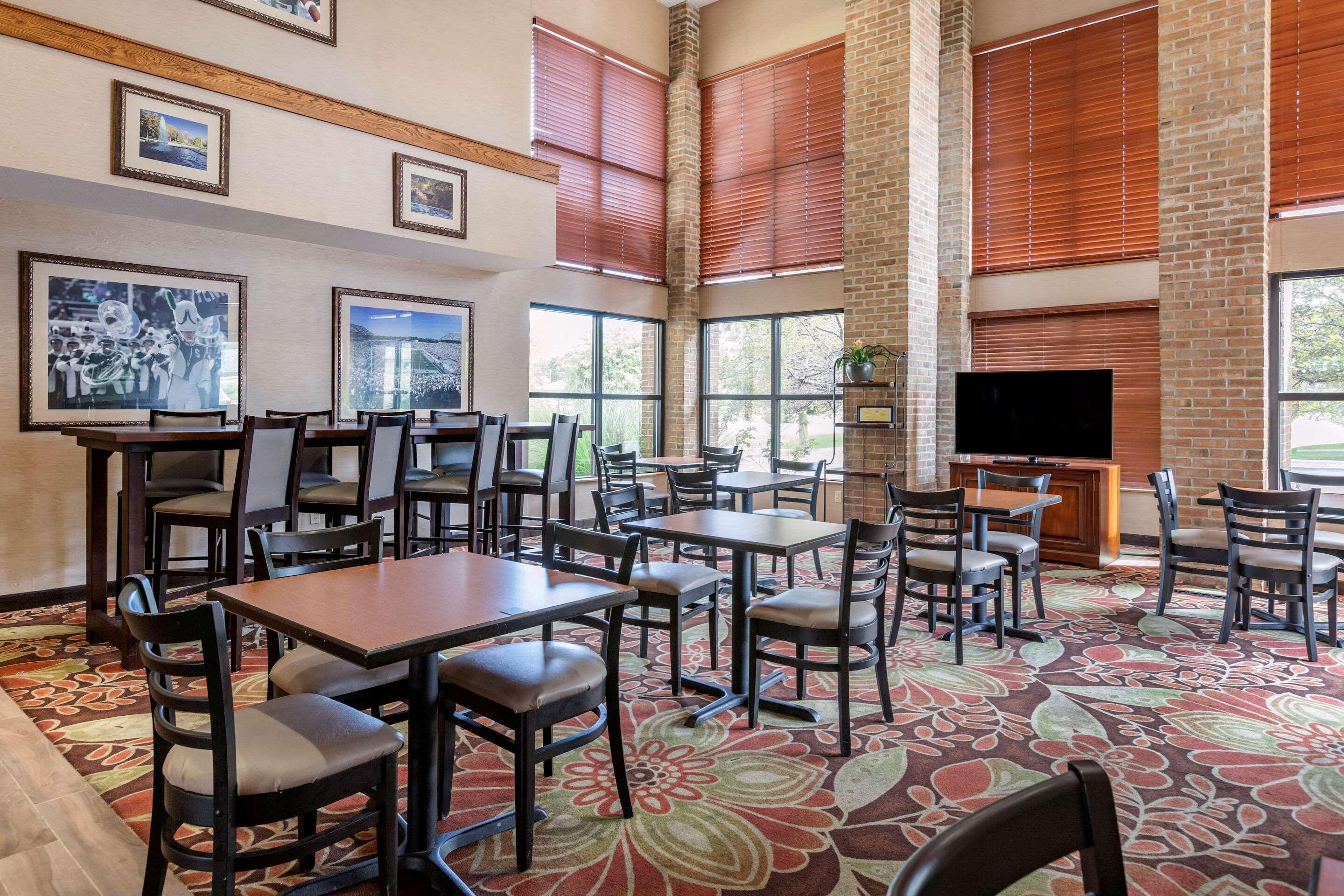 Comfort Inn Okemos - East Lansing Екстериор снимка